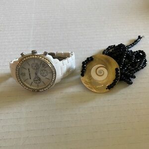 Elegant Black and Gold Pendant Necklace